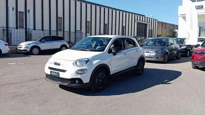 Bianco(met.) Usata 2022 Fiat 500X Club SUV | 17.900 € (Buon prezzo)