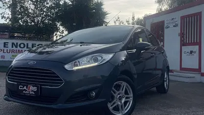 Grigio Usata 2015 Ford Fiesta Titanium Tre volumi | 6900 € (Buon prezzo)