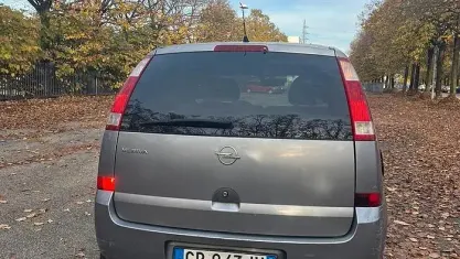 Usata Opel Meriva Cosmo 90 CV (66 kW) 2005 Grigio Monovolume