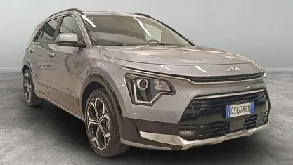 Grigio met Usata 2023 Kia Niro Style SUV | 25.900 € (Buon prezzo)