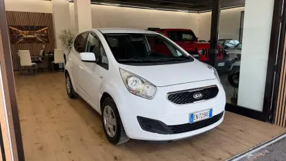 Usata Kia Venga 90 CV (66 kW) 2011 Bianco Utilitaria