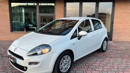 Usata Fiat Punto Lounge 75 CV (55 kW) 2015 Utilitaria