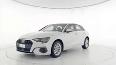 Bianco ghiacciaio metallizzato Usata 2022 Audi A3 Sportback Business Tre volumi | 23.900 € (Super prezzo)