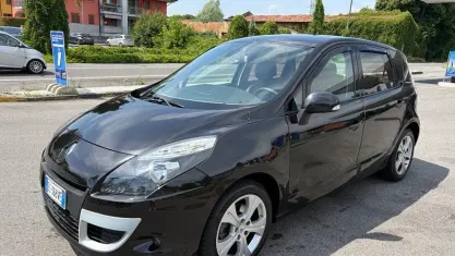 Usata Renault Scénic Dynamique 110 CV (80 kW) 2010 Nero Monovolume