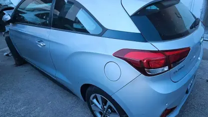 Usata Hyundai i20 84 CV (61 kW) 2015 Argento Coupé