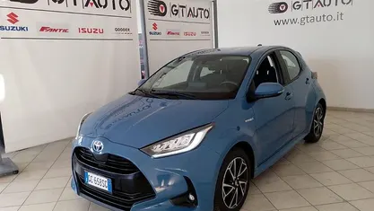 Azzurro Usata 2020 Toyota Yaris Hybrid Active Tre volumi | 17.900 € (Buon prezzo)