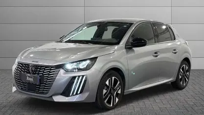 Usata Peugeot 208 Allure 101 CV (74 kW) 2025 Grigio chiaro metallizzato Utilitaria