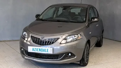 Usata Lancia Ypsilon Gold 70 CV (51 kW) 2023 Grigio Utilitaria