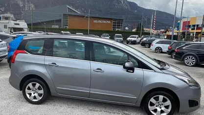 Usata Peugeot 5008 Business-Line 163 CV (119 kW) 2015 Grigio Monovolume