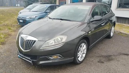 Usata Lancia Delta 120 CV (88 kW) 2010 Utilitaria