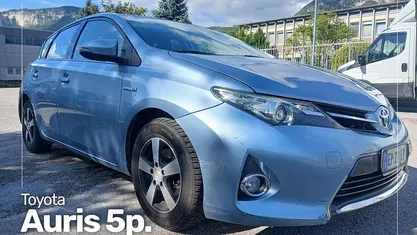 Usata Toyota Auris Hybrid Active 99 CV (72 kW) 2013 Berlina