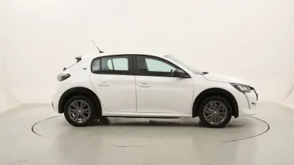 Usata Peugeot e-208 Active 56 kW (77 CV) 2021 Biancobianco Utilitaria