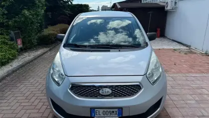 Usata Kia Venga 90 CV (66 kW) 2012 Grigio Utilitaria