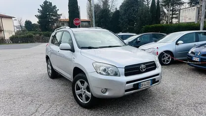 Usata Toyota RAV4 136 CV (100 kW) 2007 Grigio SUV