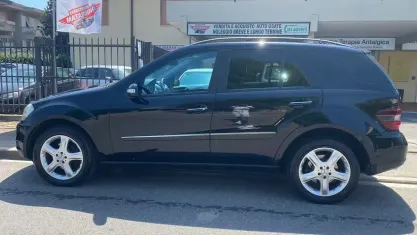 Usata Mercedes ML280 Chrome 190 CV (139 kW) 2006 Nero SUV