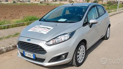 Usata Ford Fiesta Business Edition 75 CV (55 kW) 2013 Grigio Utilitaria