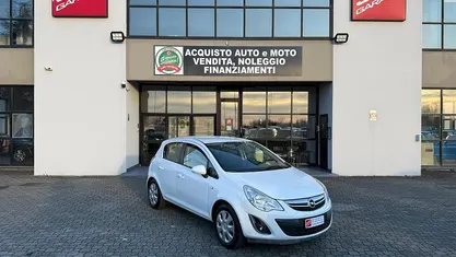 Usata Opel Corsa Edition 86 CV (63 kW) 2012 Bianco Utilitaria