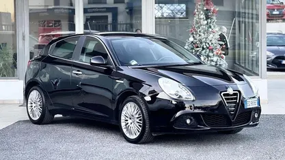 Nero Usata 2011 Alfa Romeo Giulietta Tre volumi | 6400 € (Ottimo prezzo)