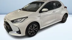 Bianco pastello Usata 2021 Toyota Yaris Hybrid Trend Tre volumi | 18.000 € (Buon prezzo)