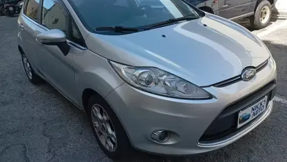 Usata Ford Fiesta Titanium 95 CV (69 kW) 2012 Grigio Berlina