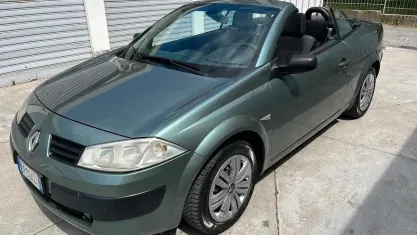 Usata Renault Mégane Cabriolet Dynamique 111 CV (81 kW) 2004 Grigio Cabrio