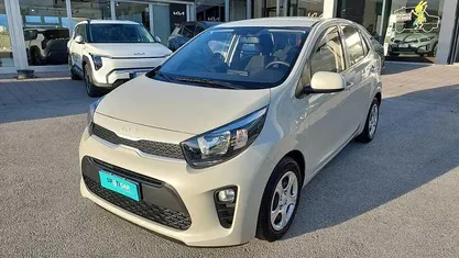 Beige Usata 2024 Kia Picanto Urban Due volumi | 12.400 € (Buon prezzo)