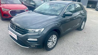 Begagnad VW T-Roc Advance 150 HK (110 kW) 2021 Grå SUV