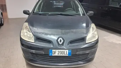 Usata Renault Clio II Dynamique 75 CV (55 kW) 2007 Grigio Berlina