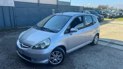 Usata Honda Jazz ES 83 CV (61 kW) 2007 Argento Utilitaria