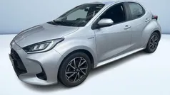 Argento metallizzato Usata 2021 Toyota Yaris Hybrid Trend Due volumi | 15.200 € (Buon prezzo)