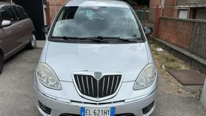 Usata Lancia Musa Gold 95 CV (69 kW) 2012 Grigio Monovolume