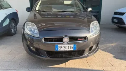 Usata Fiat Bravo Easy 105 CV (77 kW) 2013 Marrone Utilitaria