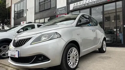 Usata Lancia Ypsilon Silver 69 CV (50 kW) 2021 Grigio Utilitaria