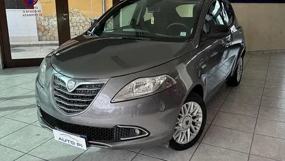 Grigio Usata 2014 Lancia Ypsilon Gold Due volumi | 6499 € (Buon prezzo)