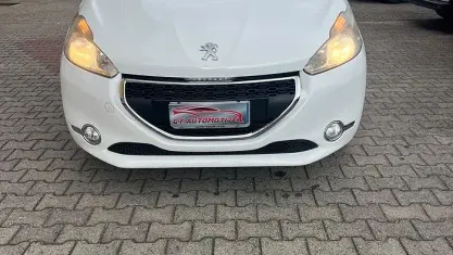 Usata Peugeot 208 Allure 68 CV (50 kW) 2015 Bianco Utilitaria