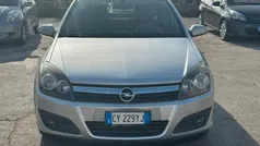 Argento Usata 2005 Opel Astra Cosmo Tre volumi | 2950 € (Buon prezzo)