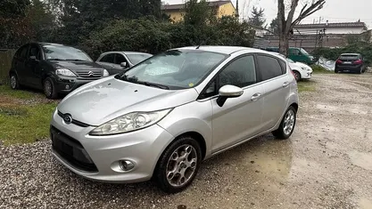 Argento Usata 2012 Ford Fiesta Titanium Tre volumi | 4500 € (Buon prezzo)