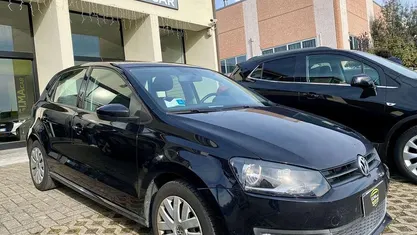 Nero Usata 2010 VW Polo Highline Tre volumi | 5800 € (Buon prezzo)