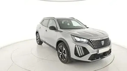Usata Peugeot 2008 Allure 101 CV (74 kW) 2024 Grigio SUV