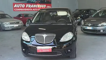 Begagnad Lancia Ypsilon 78 HK (57 kW) 2007 Svart Halvkombi