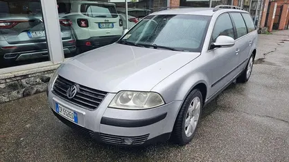 Grigio Usata 2004 VW Passat Station wagon | 1990 € (Buon prezzo)