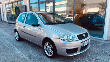 Usata Fiat Punto 80 CV (58 kW) 2004 Grigio Utilitaria