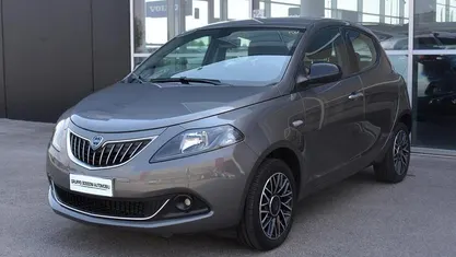 Grigio Usata 2024 Lancia Ypsilon S Due volumi | 14.600 € (Buon prezzo)