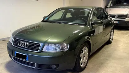 Usata 2001 Audi A4 Ambiente Tre volumi | 7800 €
