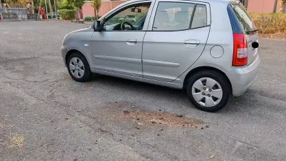 Usata Kia Picanto 65 CV (47 kW) 2007 Grigio Utilitaria
