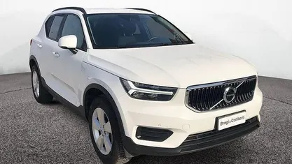 Usata Volvo XC40 Momentum 129 CV (94 kW) 2021 Bianco SUV
