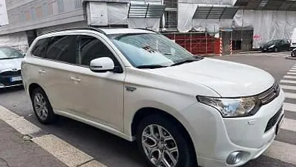 Usata Mitsubishi Outlander P-HEV Instyle 121 CV (88 kW) 2014 SUV