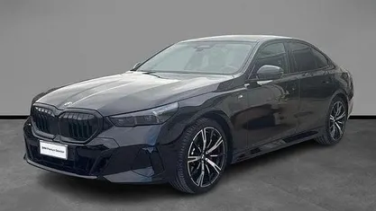 Nero Usata 2024 BMW 520 Comfort Edition Tre volumi | 59.900 € (Buon prezzo)