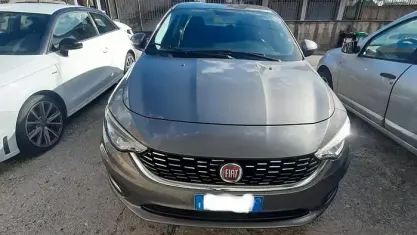 Usata Fiat Tipo 120 CV (88 kW) 2016 Grigio Berlina