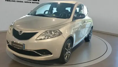 Usata Lancia Ypsilon Gold 70 CV (51 kW) 2016 Utilitaria